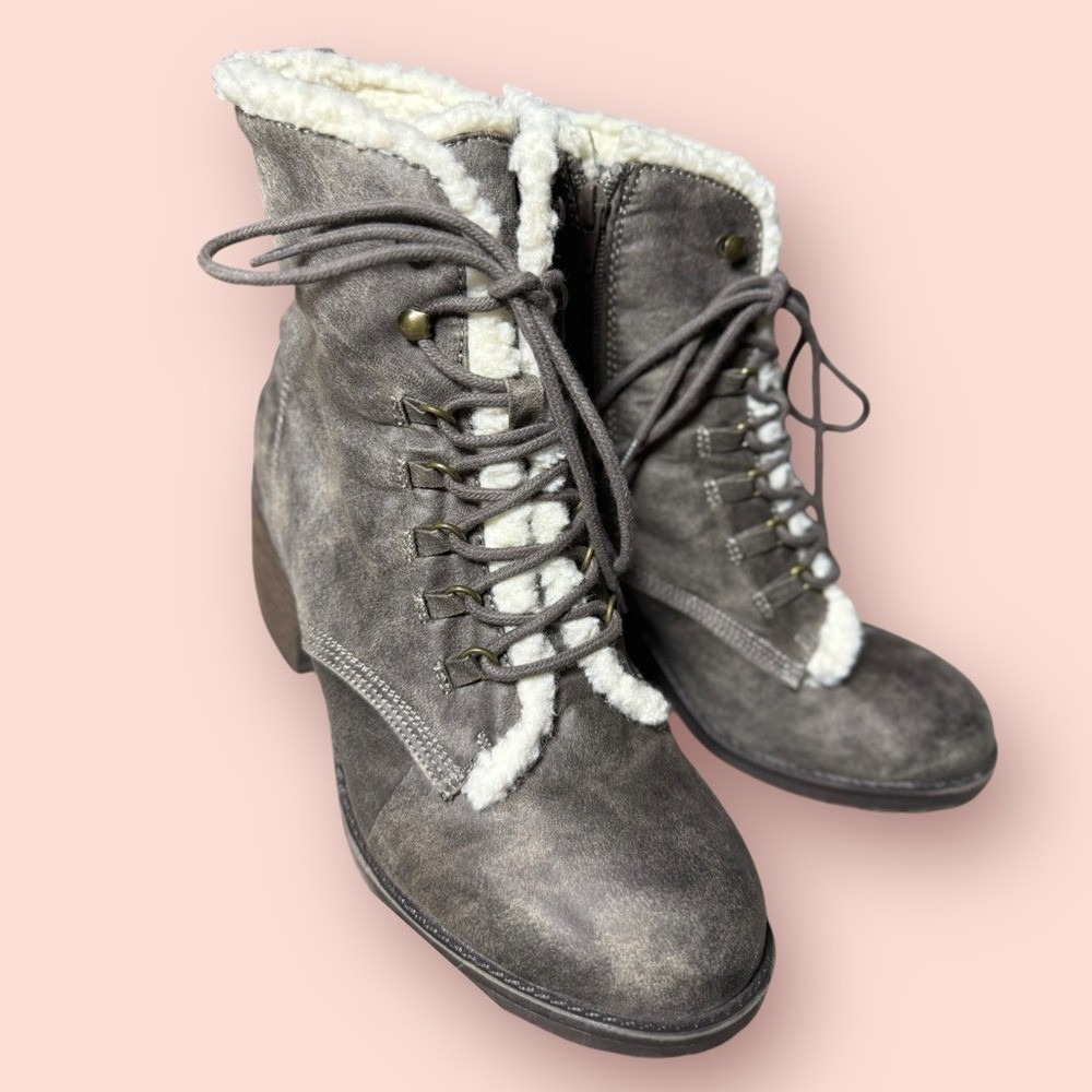 MIA Gray Faux Fur Lace-Up Ankle Boots Womens 8.5 Block Heel Winter Cozy Warm